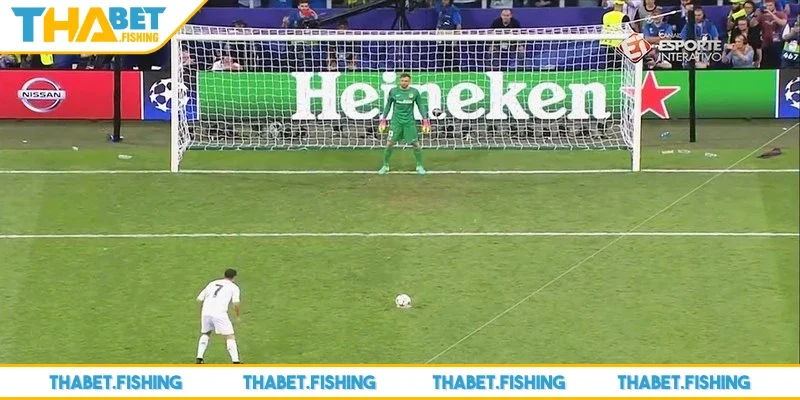 Một đội bóng sẽ được hưởng quả phạt đền khi một trong các lỗi nghiêm trọng